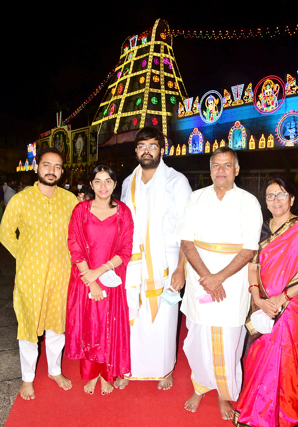 VIPs Visits Tirumala Temple On the Eve of Vaikunta Ekadashi - Sakshi65