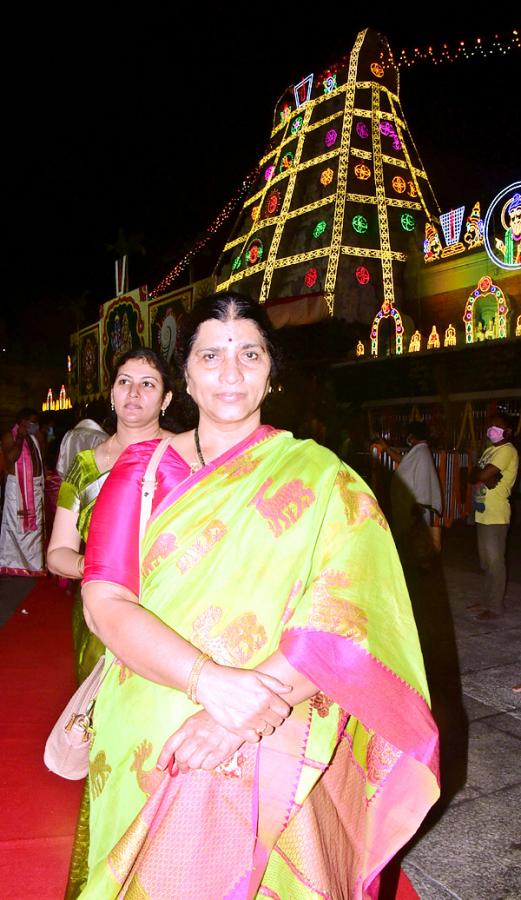 VIPs Visits Tirumala Temple On the Eve of Vaikunta Ekadashi - Sakshi66