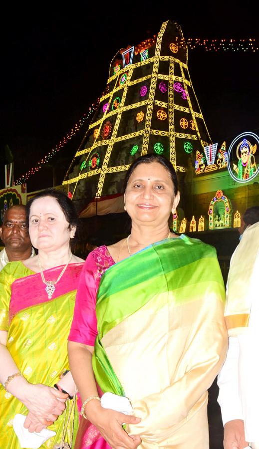 VIPs Visits Tirumala Temple On the Eve of Vaikunta Ekadashi - Sakshi68