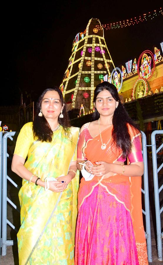 VIPs Visits Tirumala Temple On the Eve of Vaikunta Ekadashi - Sakshi78