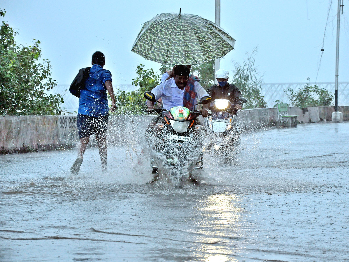 Heavy Rains In Vijayawada Photo Gallery - Sakshi14