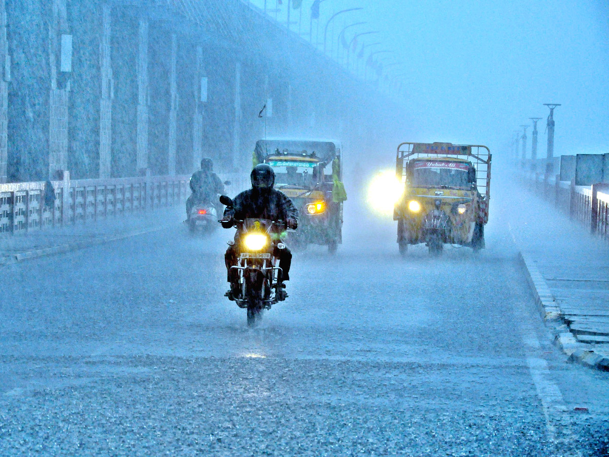 Heavy Rains In Vijayawada Photo Gallery - Sakshi15