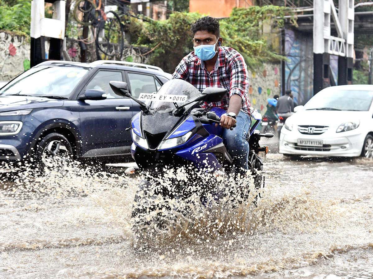 Heavy Rains In Vijayawada Photo Gallery - Sakshi18