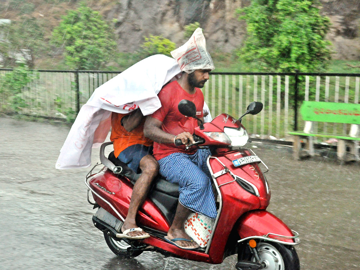 Heavy Rains In Vijayawada Photo Gallery - Sakshi2