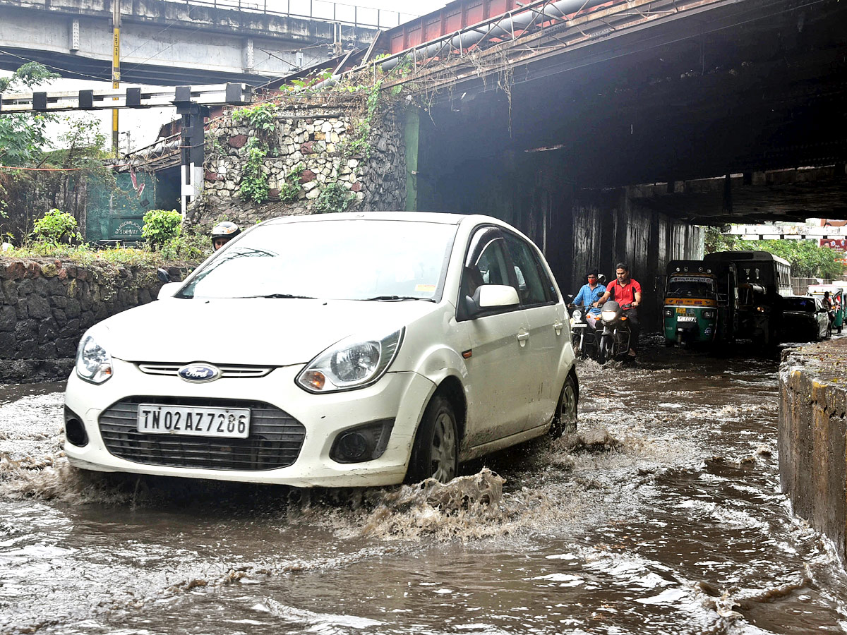 Heavy Rains In Vijayawada Photo Gallery - Sakshi21