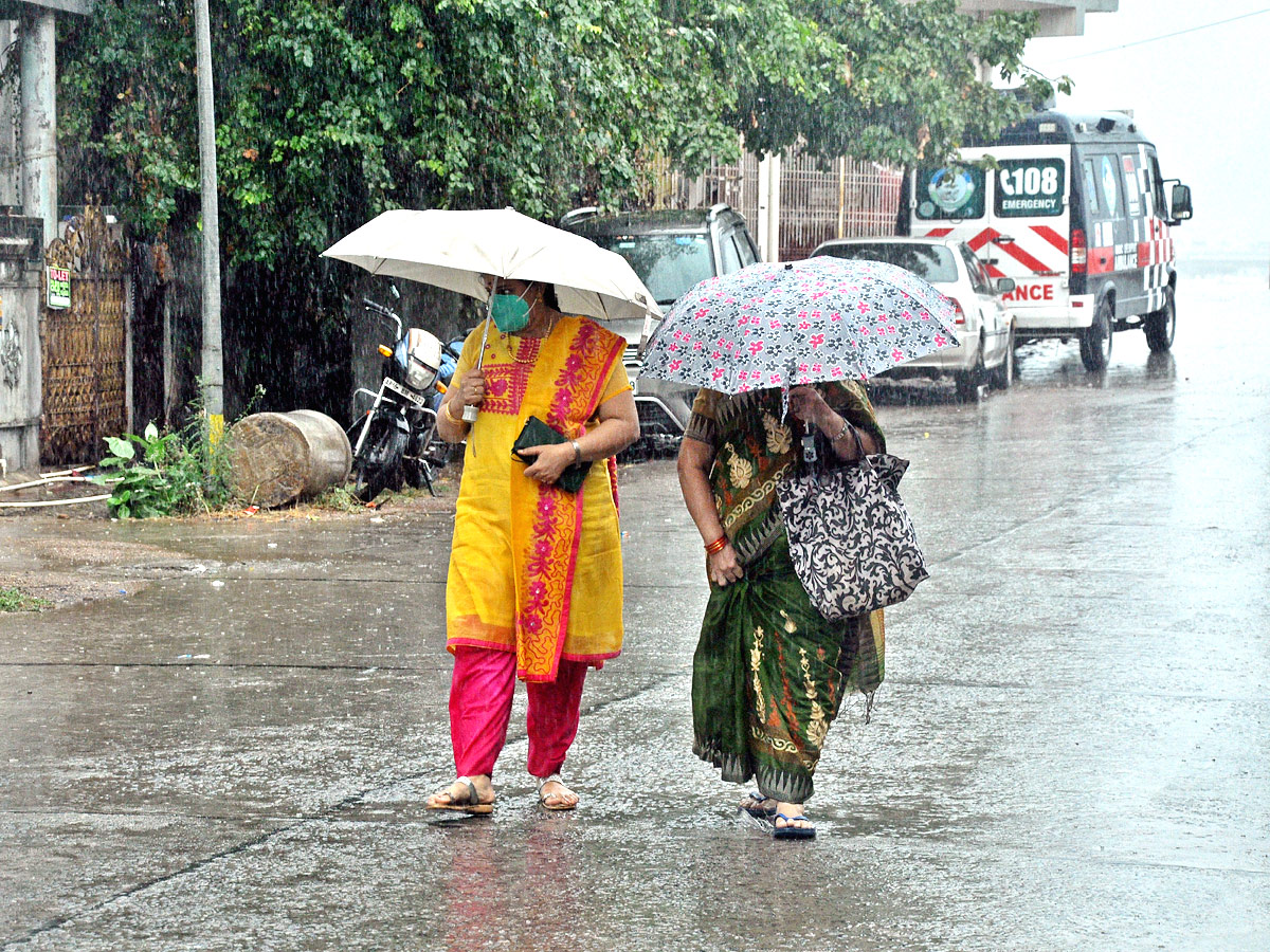 Heavy Rains In Vijayawada Photo Gallery - Sakshi22