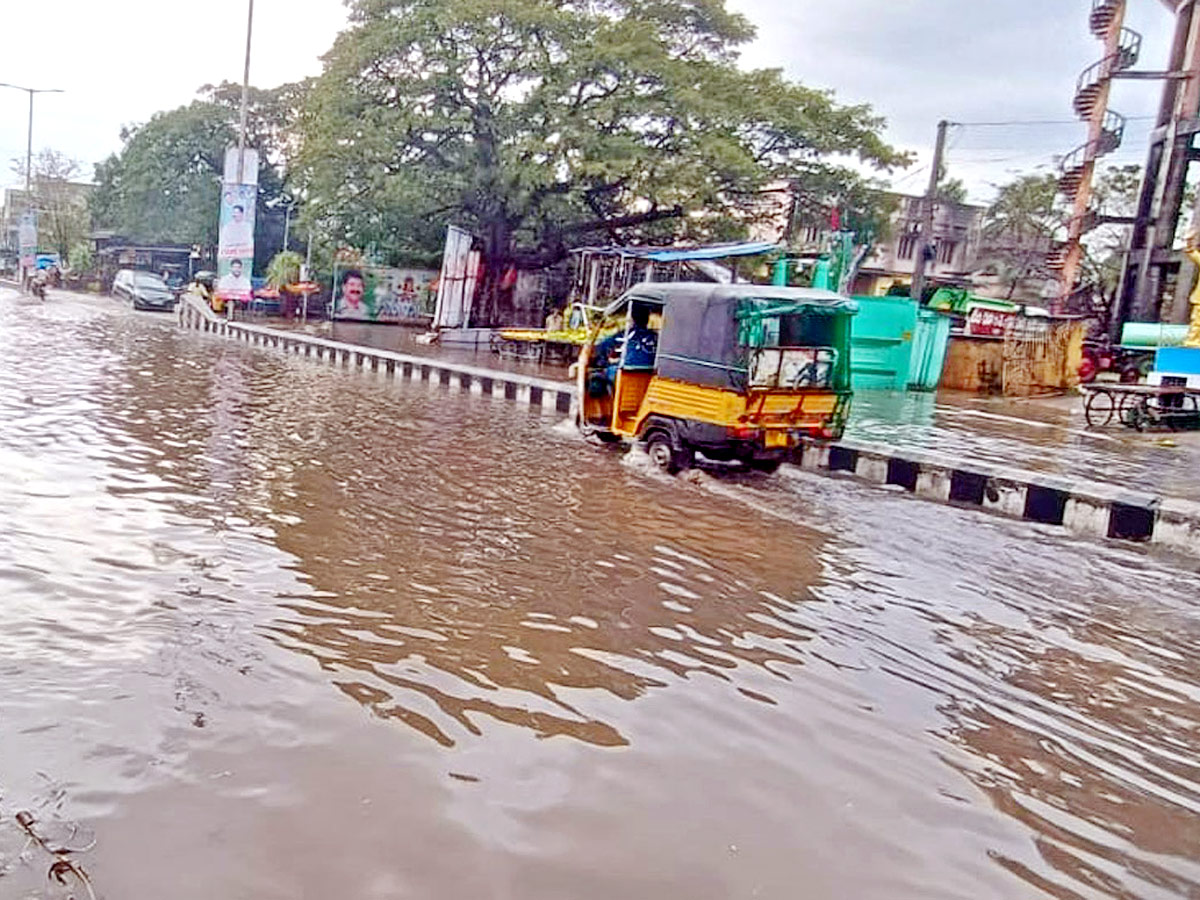 Heavy Rains In Vijayawada Photo Gallery - Sakshi24