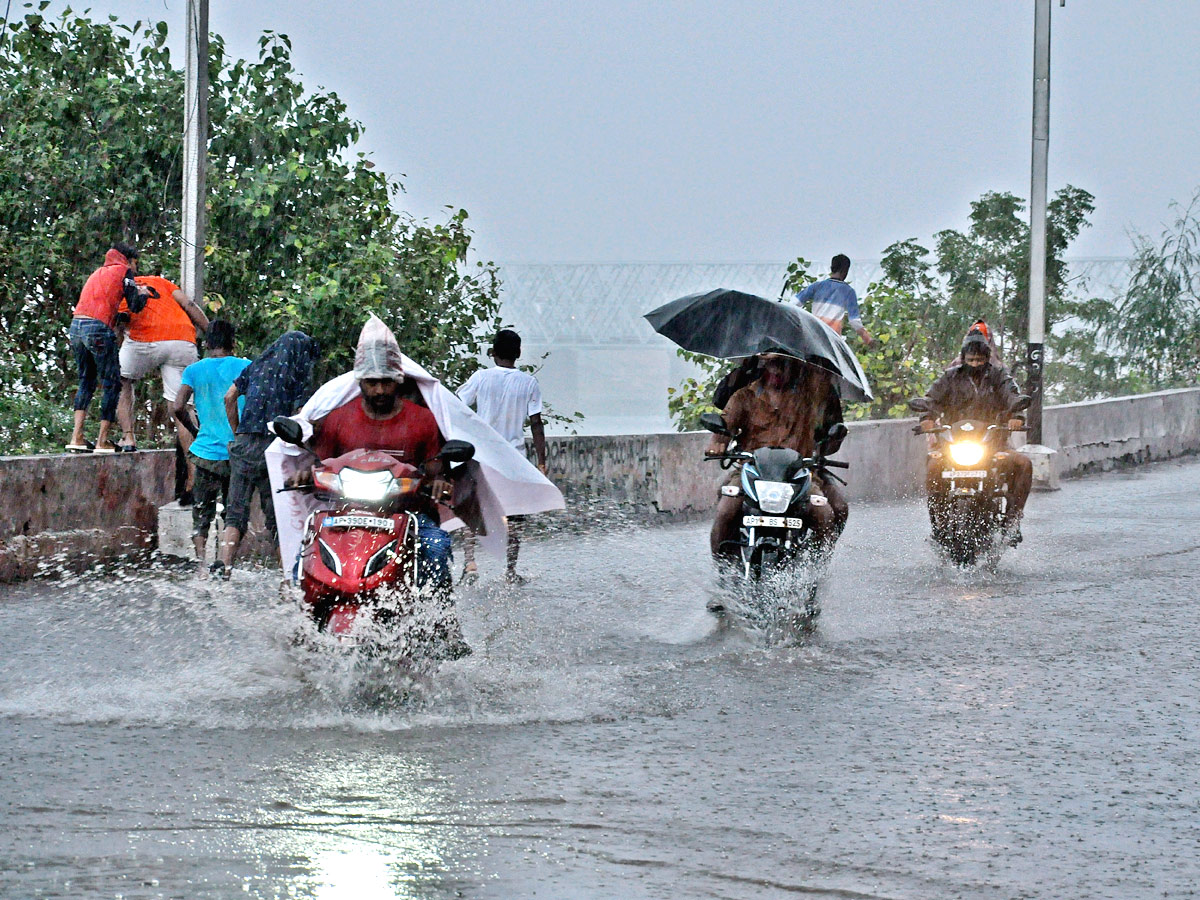 Heavy Rains In Vijayawada Photo Gallery - Sakshi3