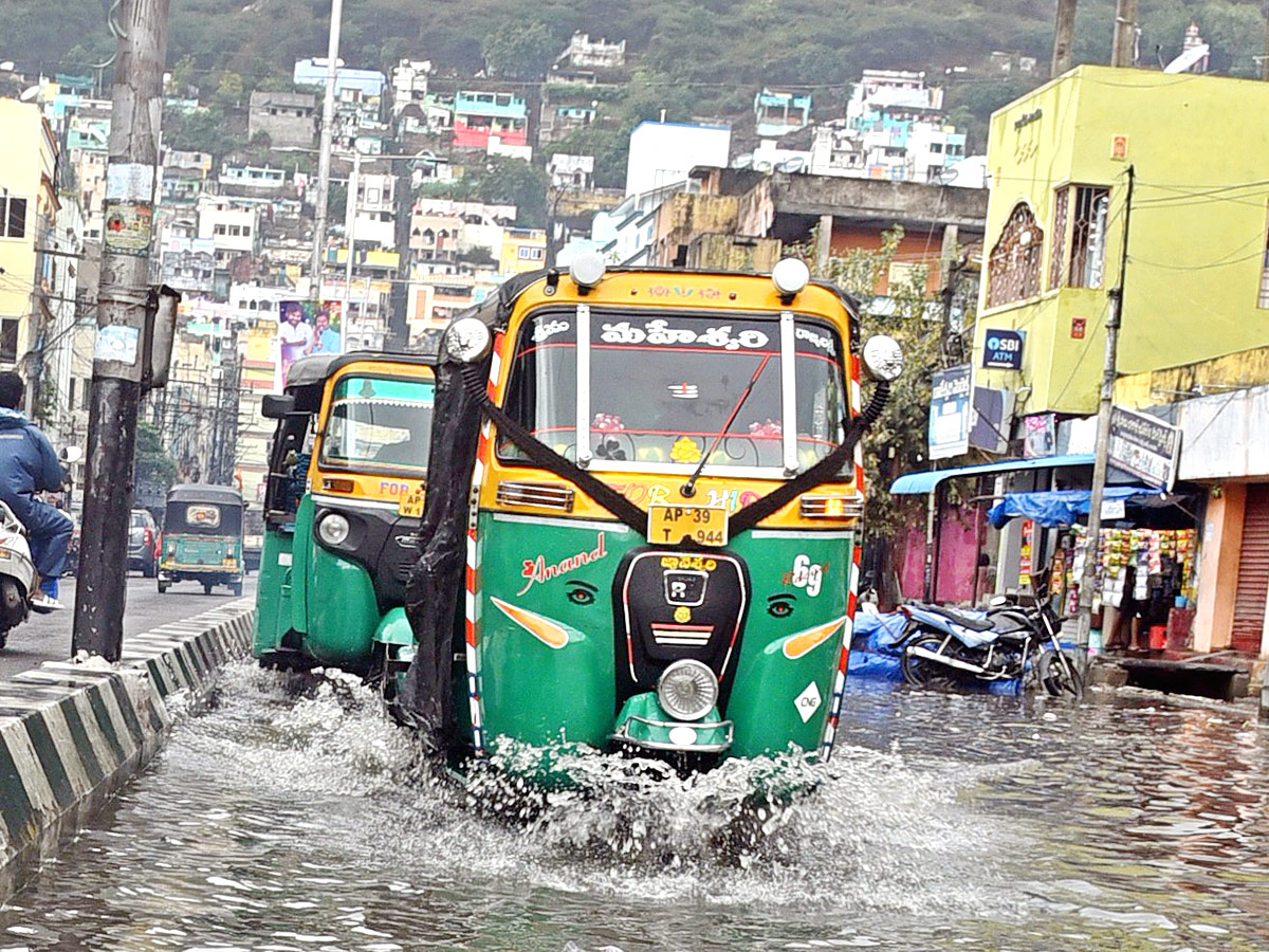 Heavy Rains In Vijayawada Photo Gallery - Sakshi6