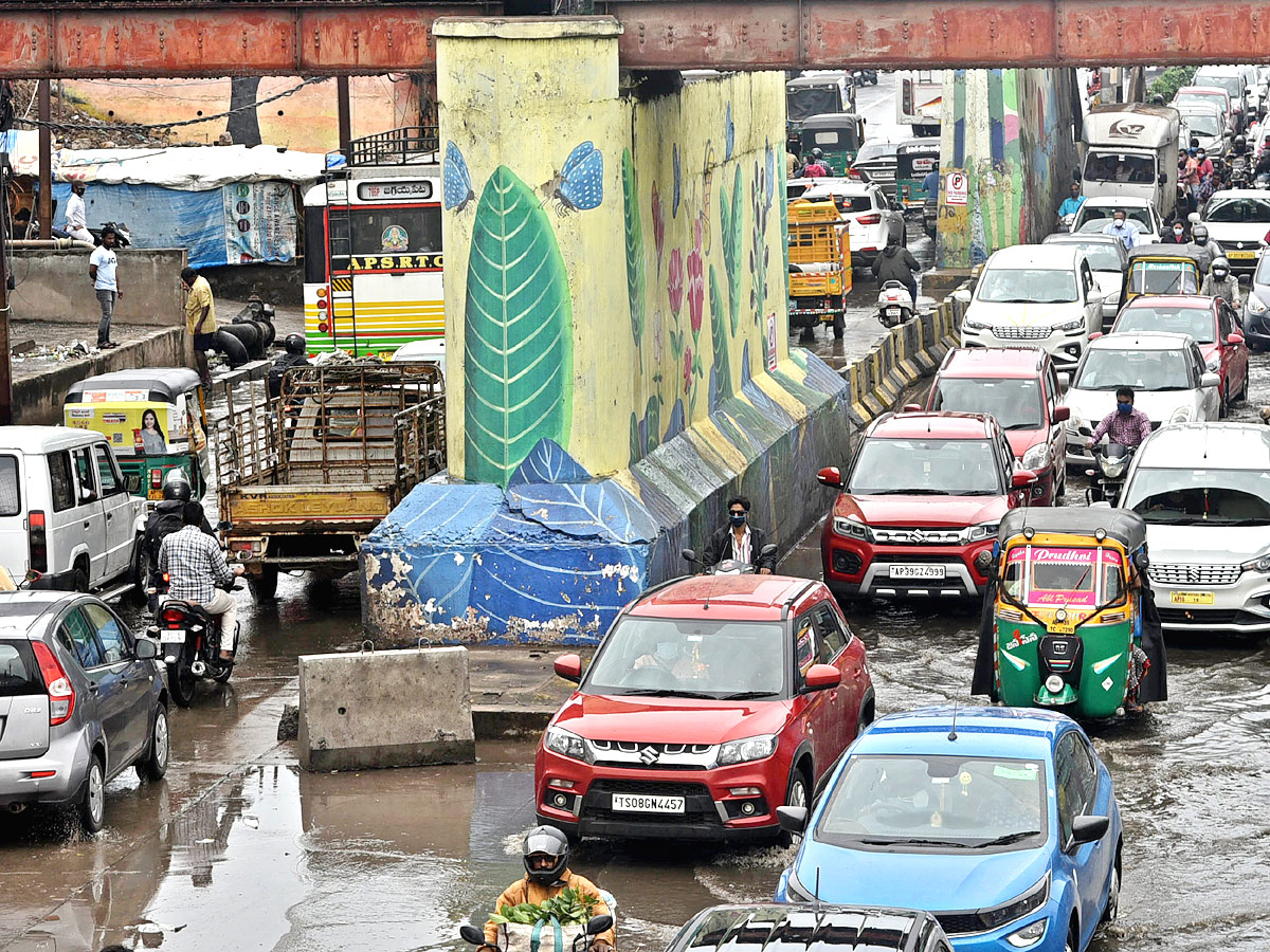 Heavy Rains In Vijayawada Photo Gallery - Sakshi8