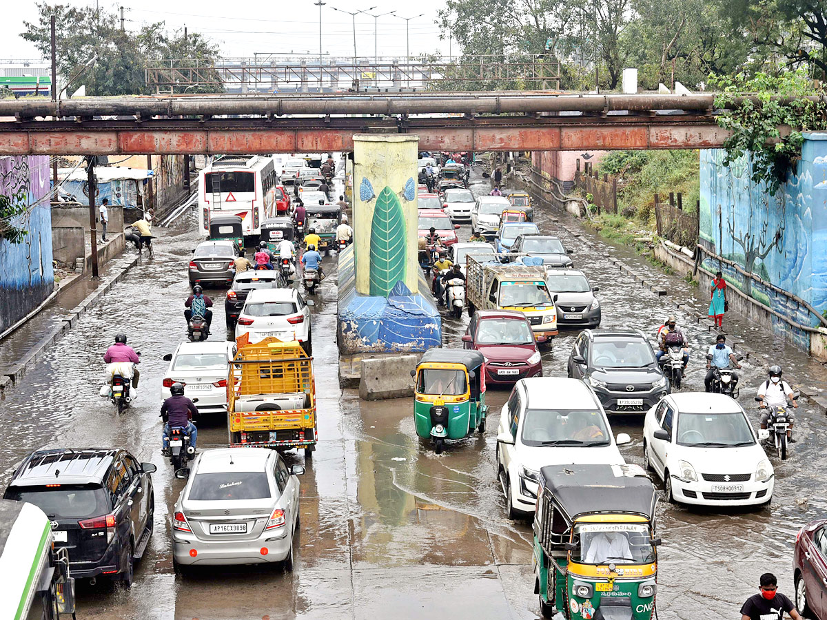 Heavy Rains In Vijayawada Photo Gallery - Sakshi9