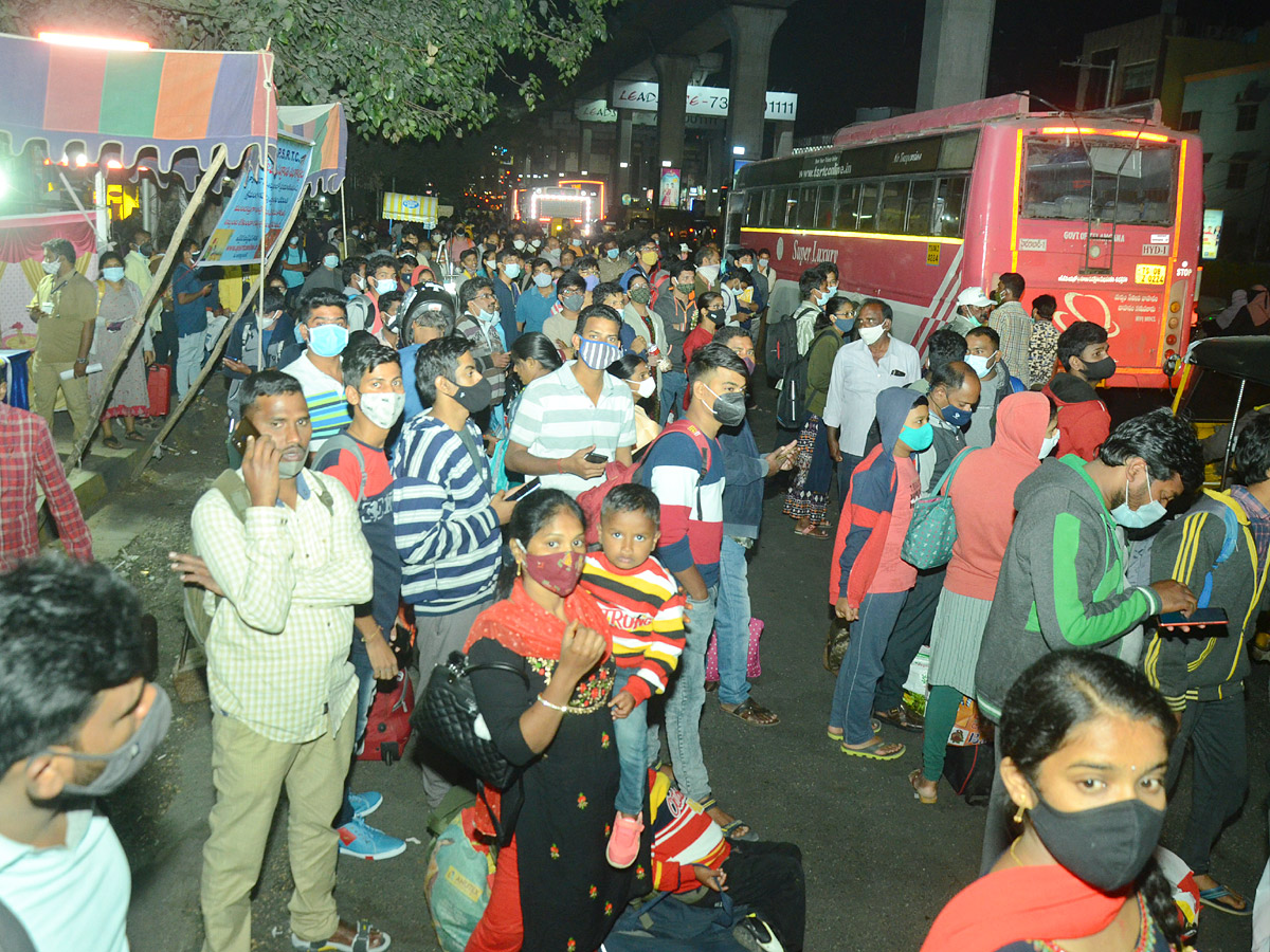 Huge Rush At Secunderabad Railway Station Sankranthi Festival - Sakshi10