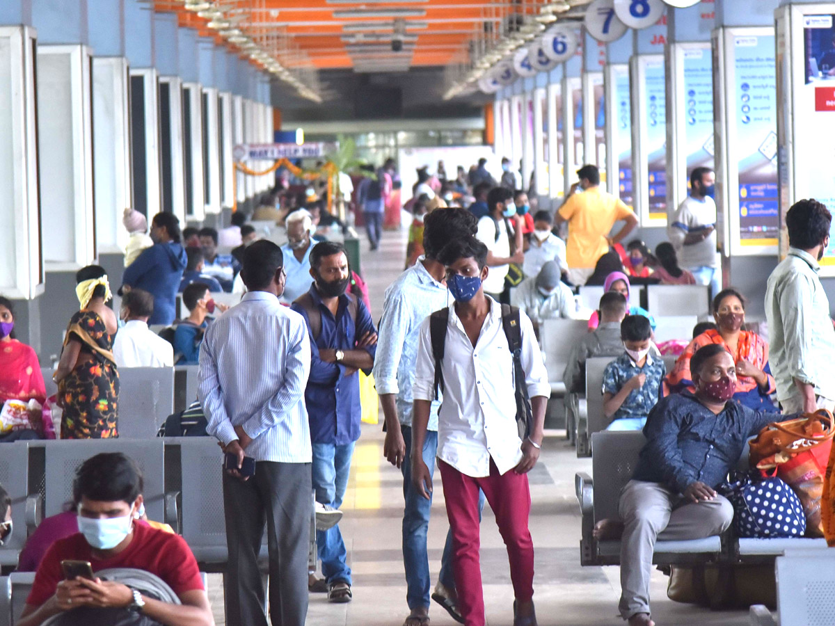 Huge Rush At Secunderabad Railway Station Sankranthi Festival - Sakshi12