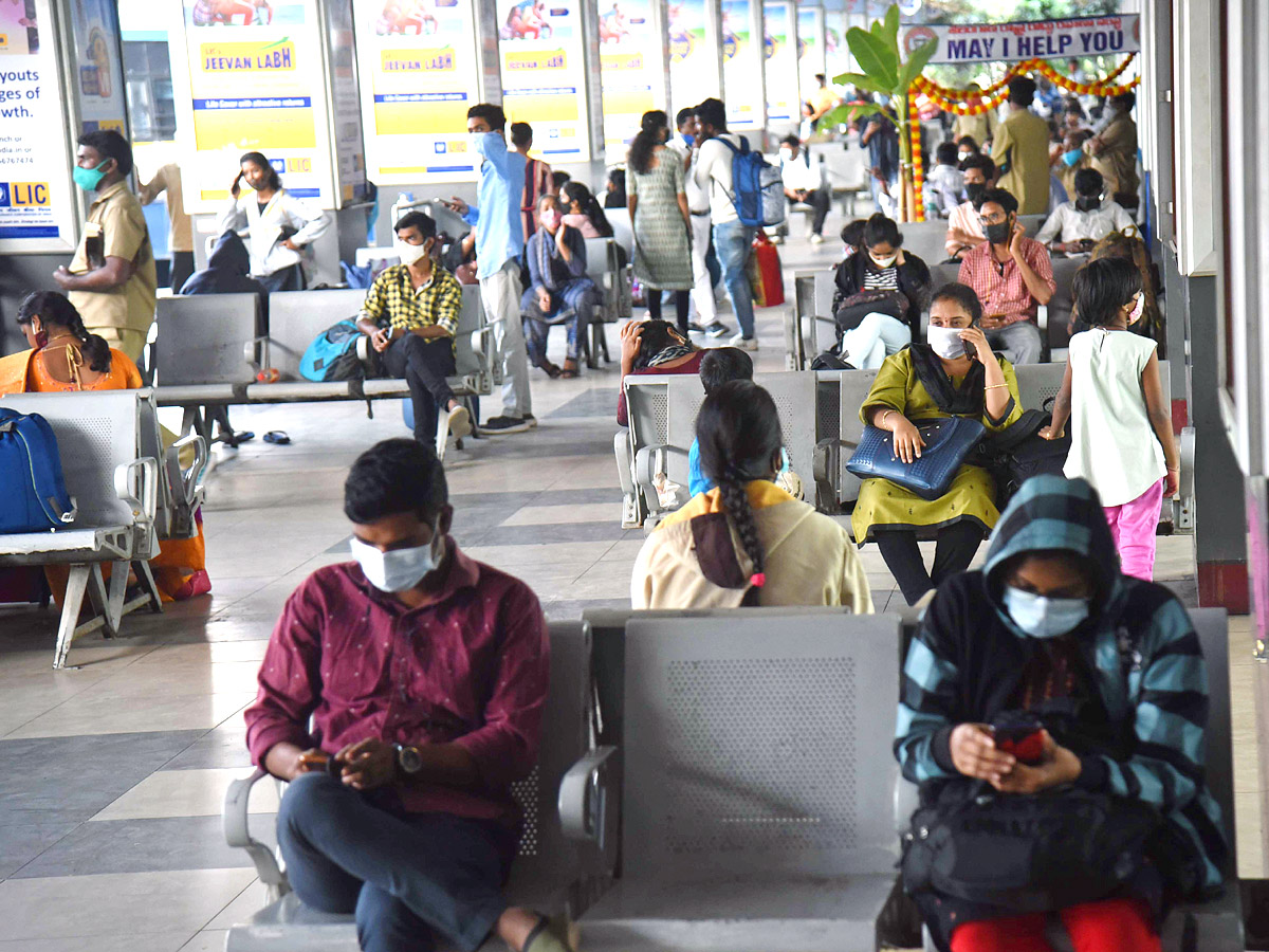 Huge Rush At Secunderabad Railway Station Sankranthi Festival - Sakshi13