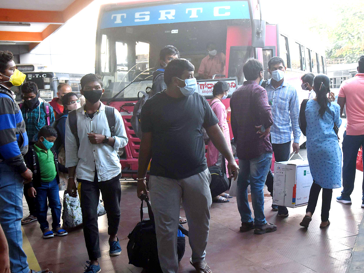 Huge Rush At Secunderabad Railway Station Sankranthi Festival - Sakshi17