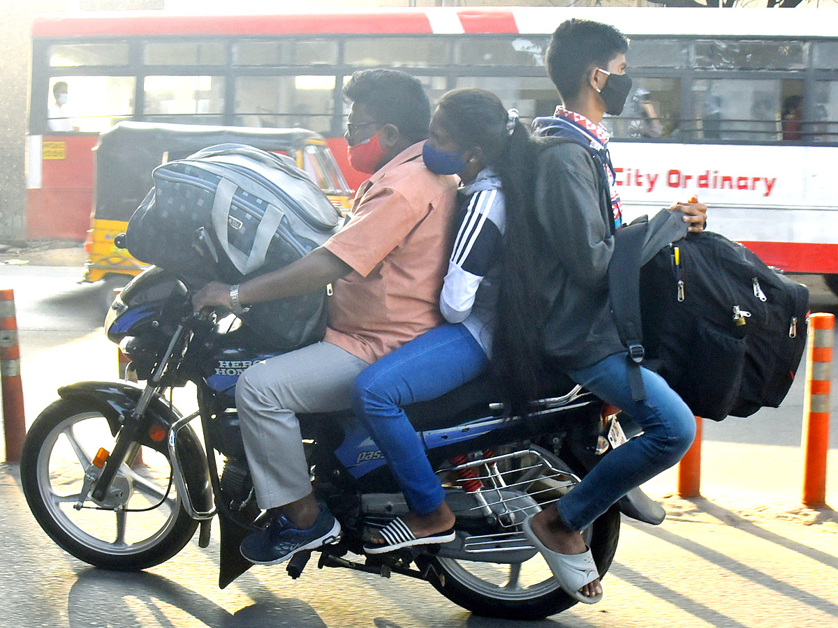 Huge Rush At Secunderabad Railway Station Sankranthi Festival - Sakshi22