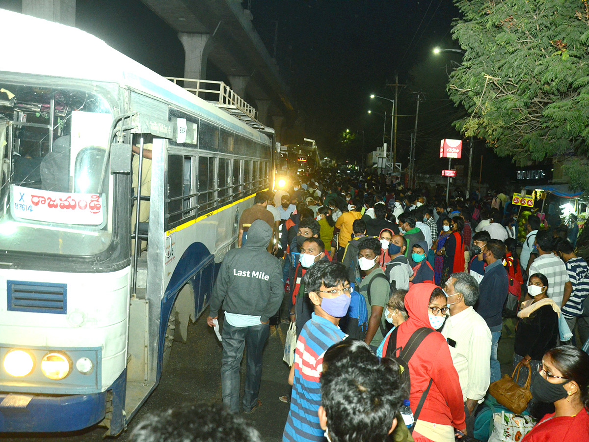 Huge Rush At Secunderabad Railway Station Sankranthi Festival - Sakshi6