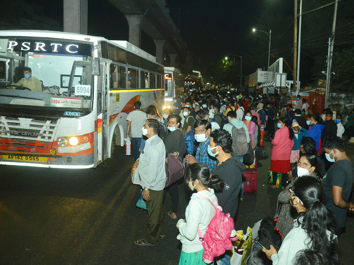 Huge Rush At Secunderabad Railway Station Sankranthi Festival - Sakshi8