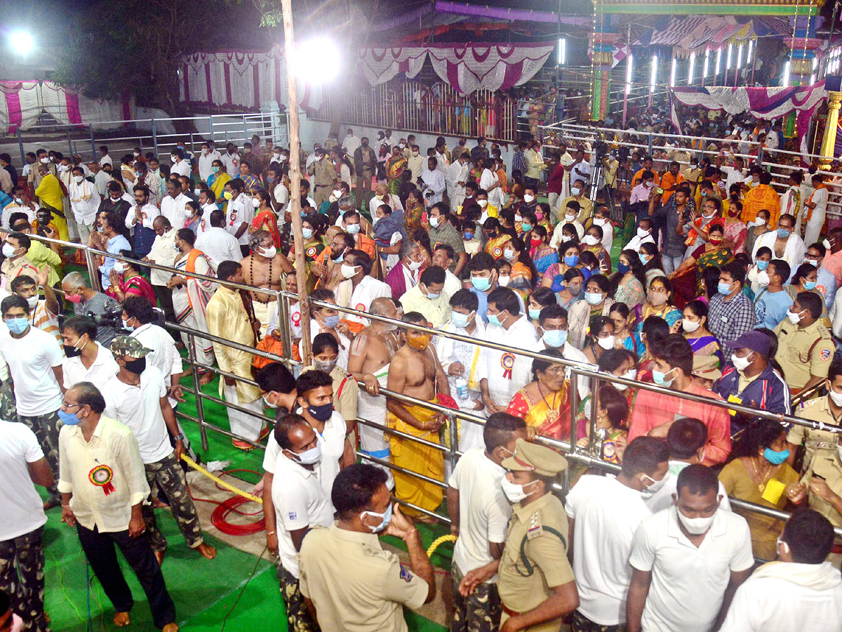 Mukkoti Ekadashi Celebrations At Bhadradri Photo Gallery - Sakshi12