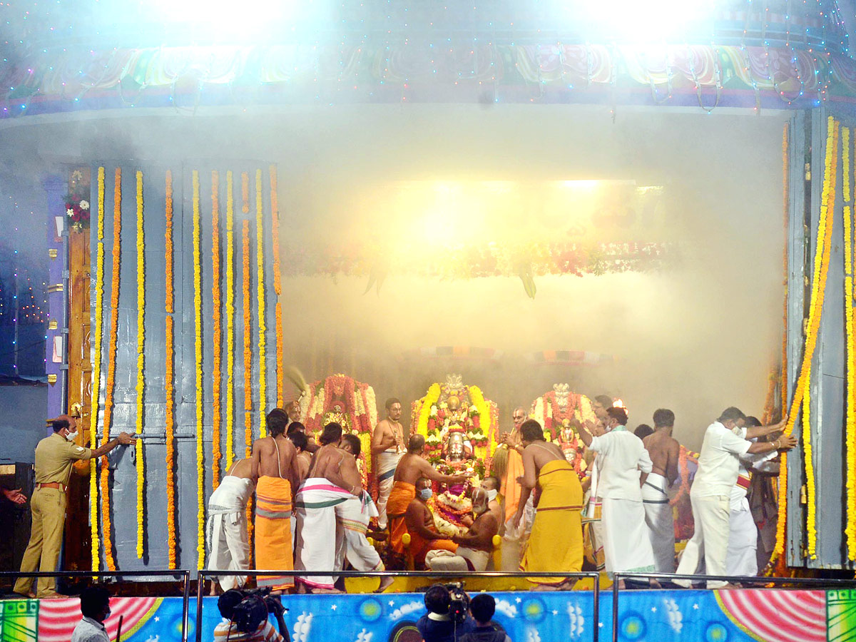 Mukkoti Ekadashi Celebrations At Bhadradri Photo Gallery - Sakshi6