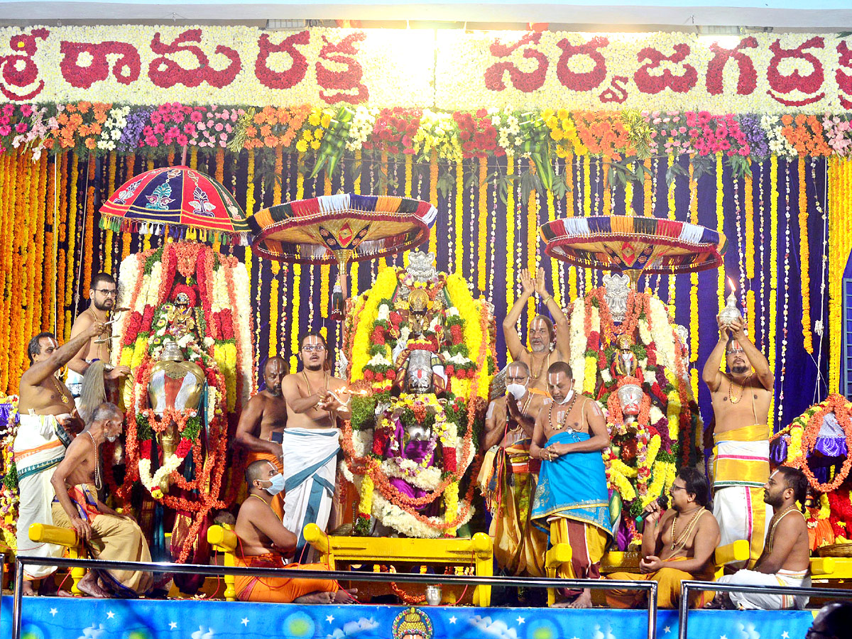 Mukkoti Ekadashi Celebrations At Bhadradri Photo Gallery - Sakshi9