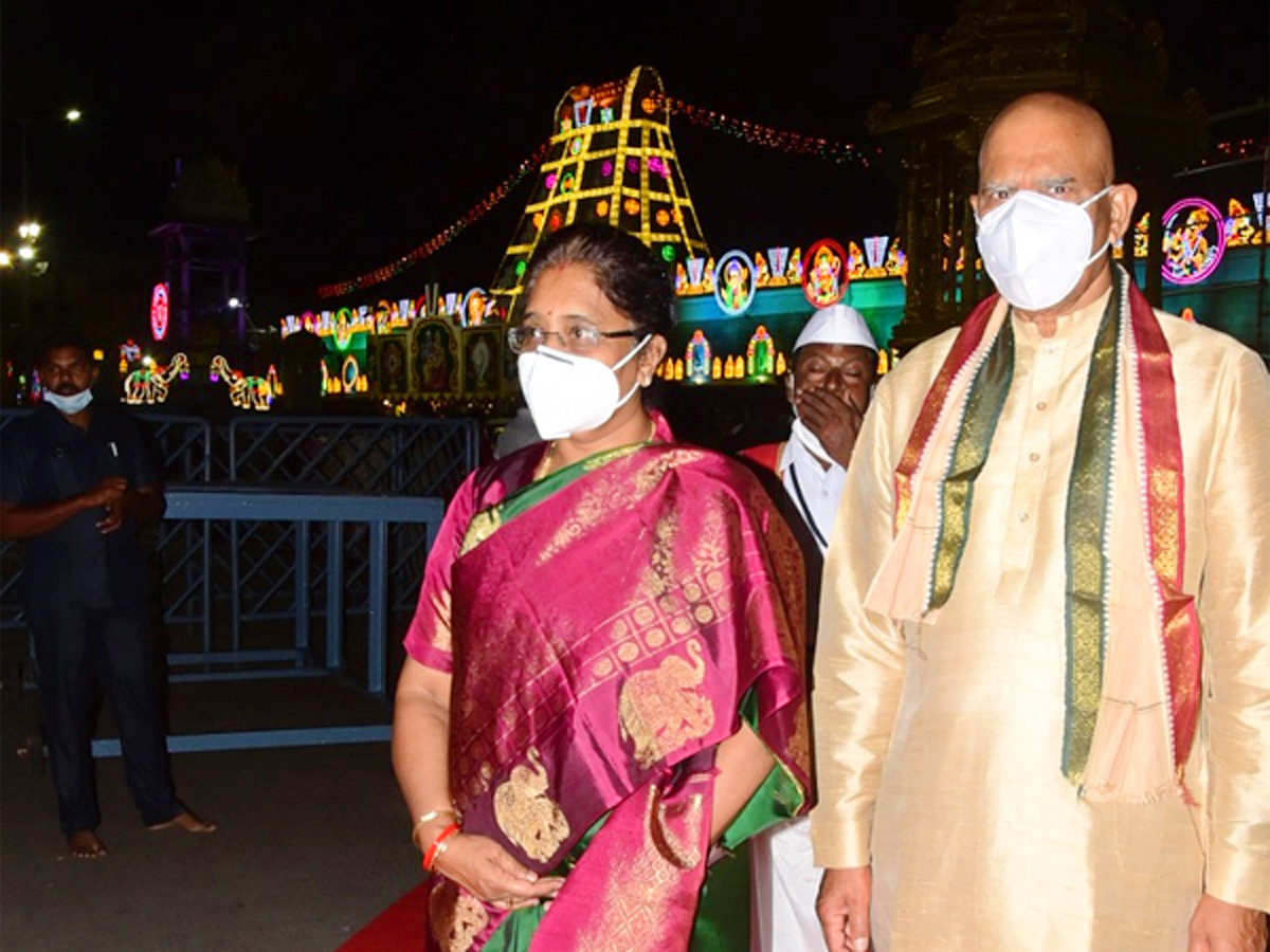 VIPs Visits Tirumala Temple On the Vaikunta Ekadashi 2022 - Sakshi12