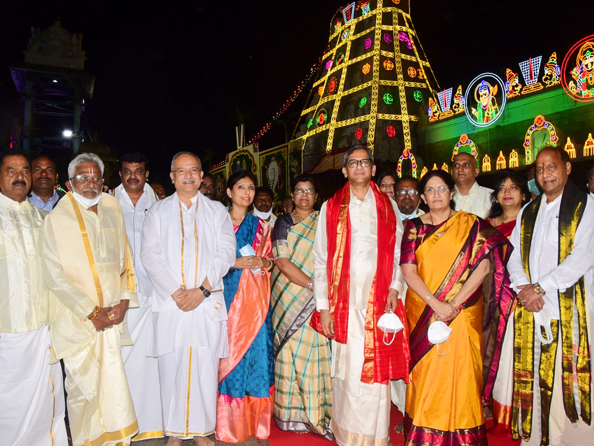 VIPs Visits Tirumala Temple On the Vaikunta Ekadashi 2022 - Sakshi13