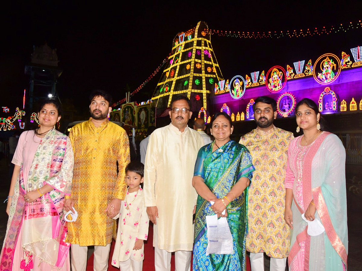 VIPs Visits Tirumala Temple On the Vaikunta Ekadashi 2022 - Sakshi14