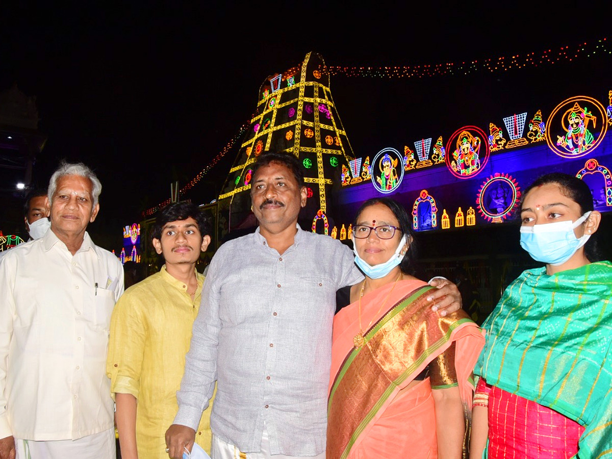 VIPs Visits Tirumala Temple On the Vaikunta Ekadashi 2022 - Sakshi18