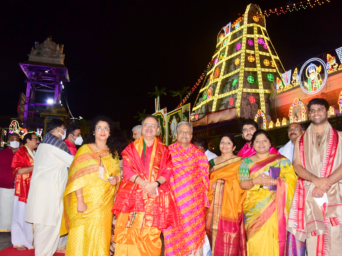 VIPs Visits Tirumala Temple On the Vaikunta Ekadashi 2022 - Sakshi23