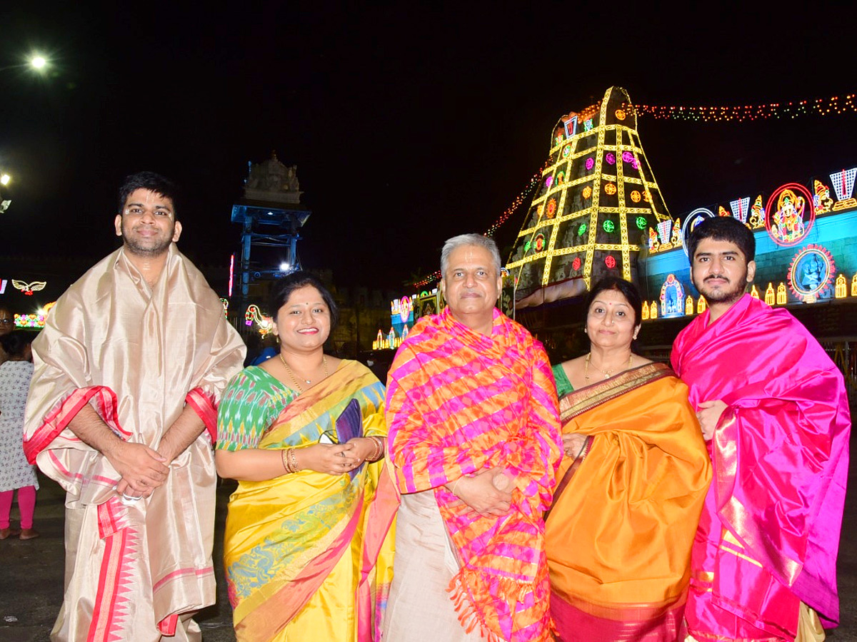 VIPs Visits Tirumala Temple On the Vaikunta Ekadashi 2022 - Sakshi25