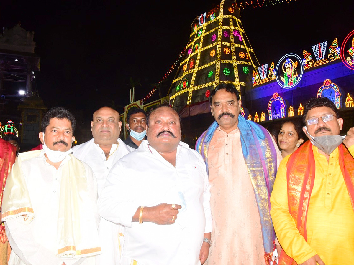 VIPs Visits Tirumala Temple On the Vaikunta Ekadashi 2022 - Sakshi26