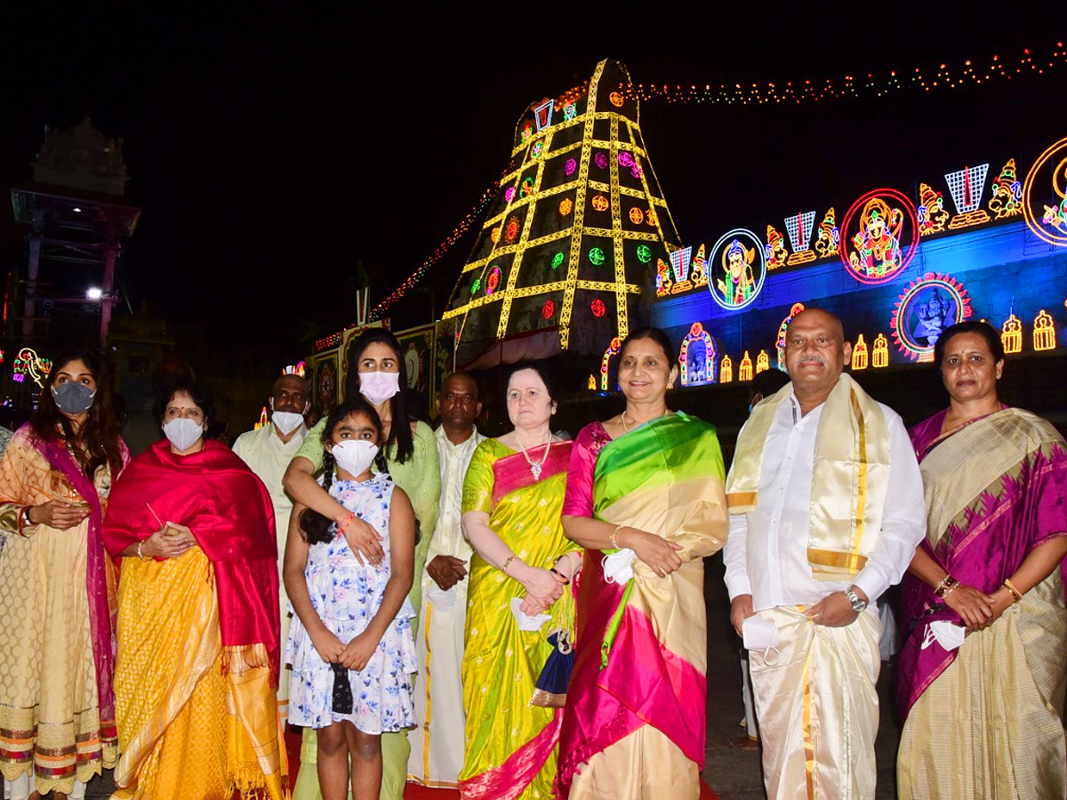 VIPs Visits Tirumala Temple On the Vaikunta Ekadashi 2022 - Sakshi27