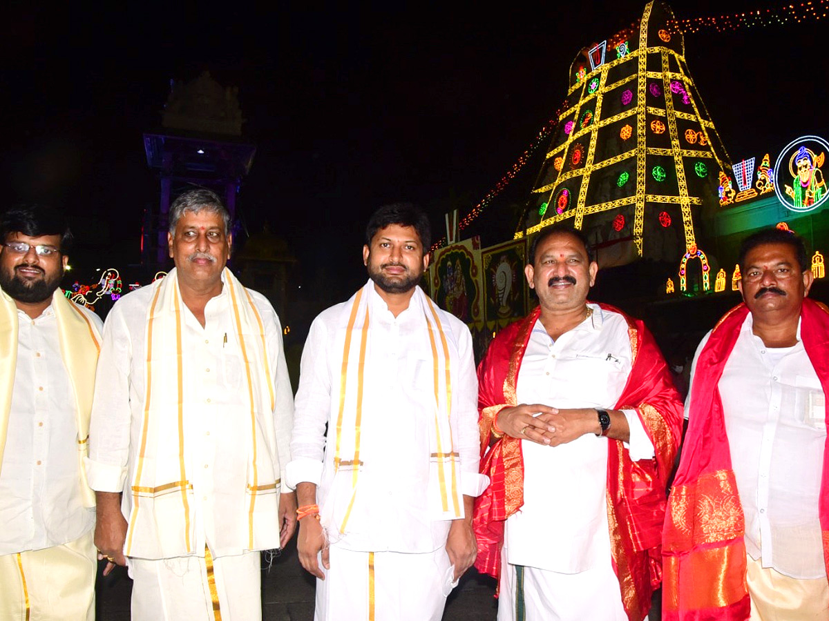 VIPs Visits Tirumala Temple On the Vaikunta Ekadashi 2022 - Sakshi28