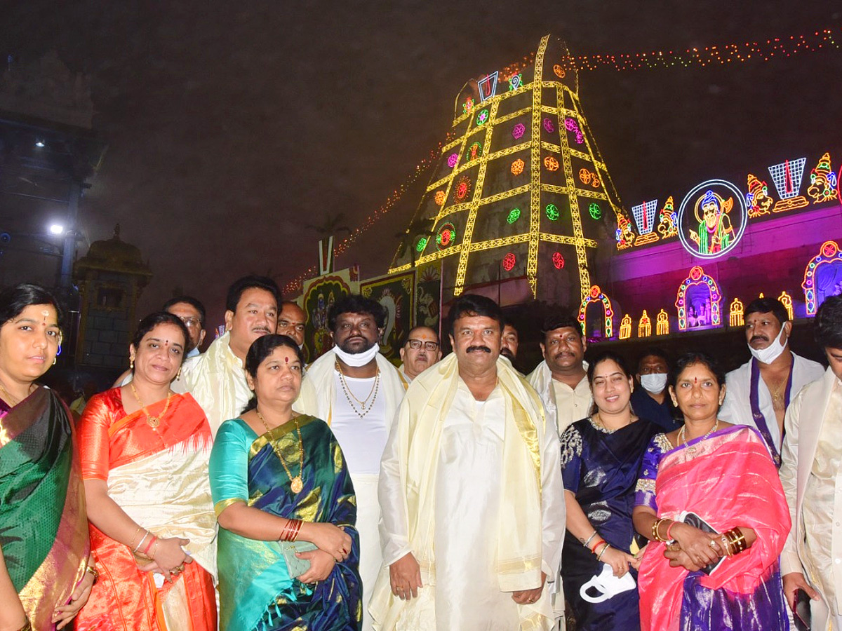 VIPs Visits Tirumala Temple On the Vaikunta Ekadashi 2022 - Sakshi29