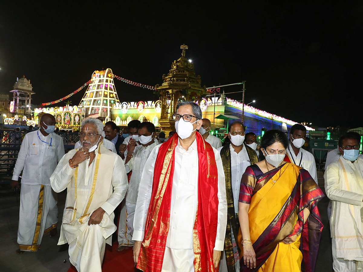 VIPs Visits Tirumala Temple On the Vaikunta Ekadashi 2022 - Sakshi2