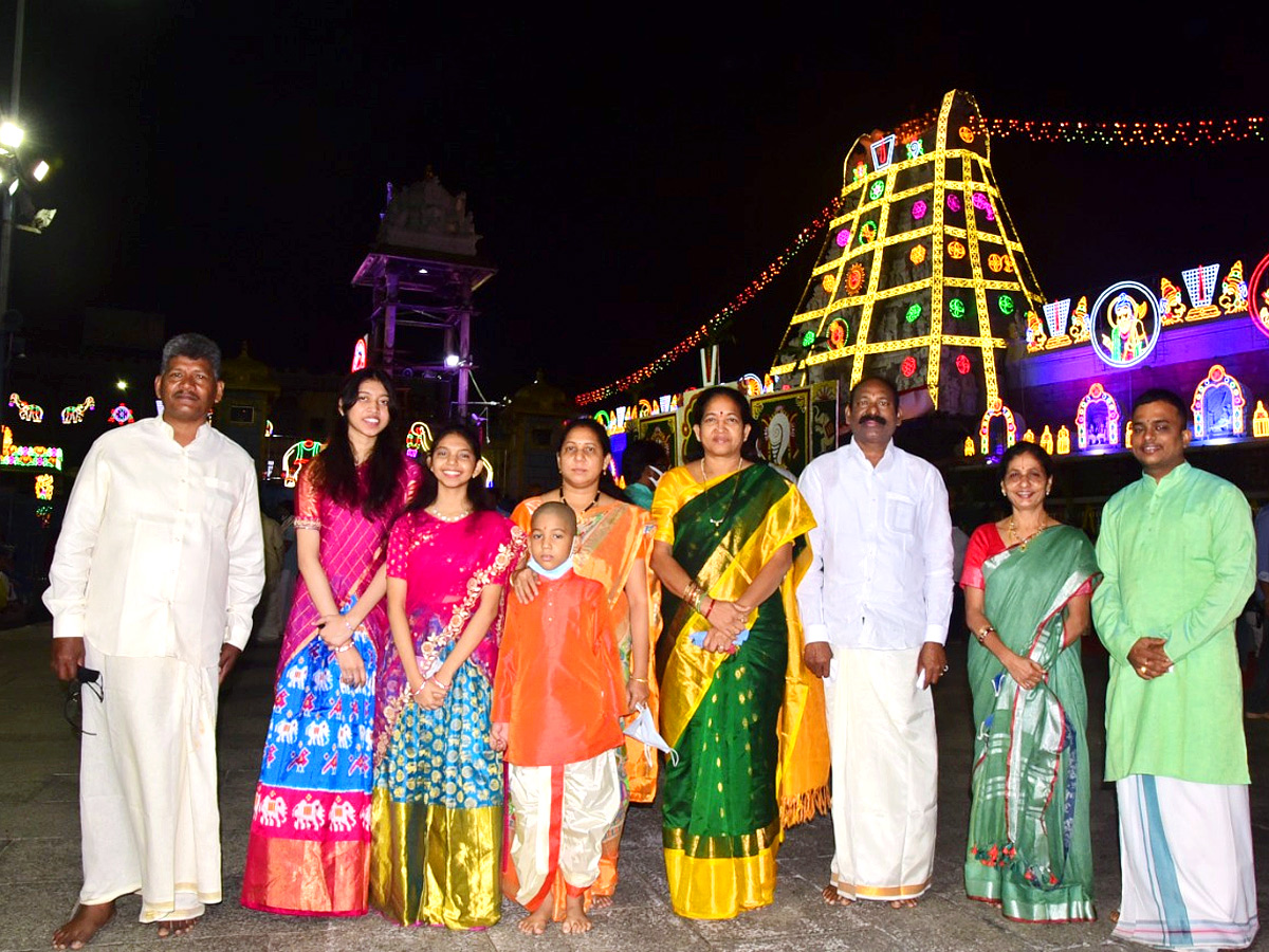 VIPs Visits Tirumala Temple On the Vaikunta Ekadashi 2022 - Sakshi33