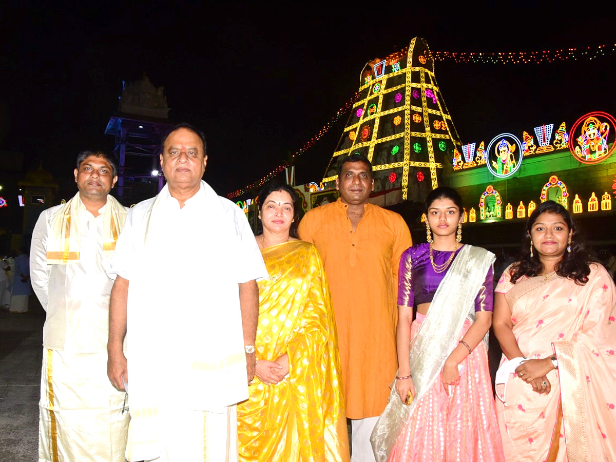 VIPs Visits Tirumala Temple On the Vaikunta Ekadashi 2022 - Sakshi36