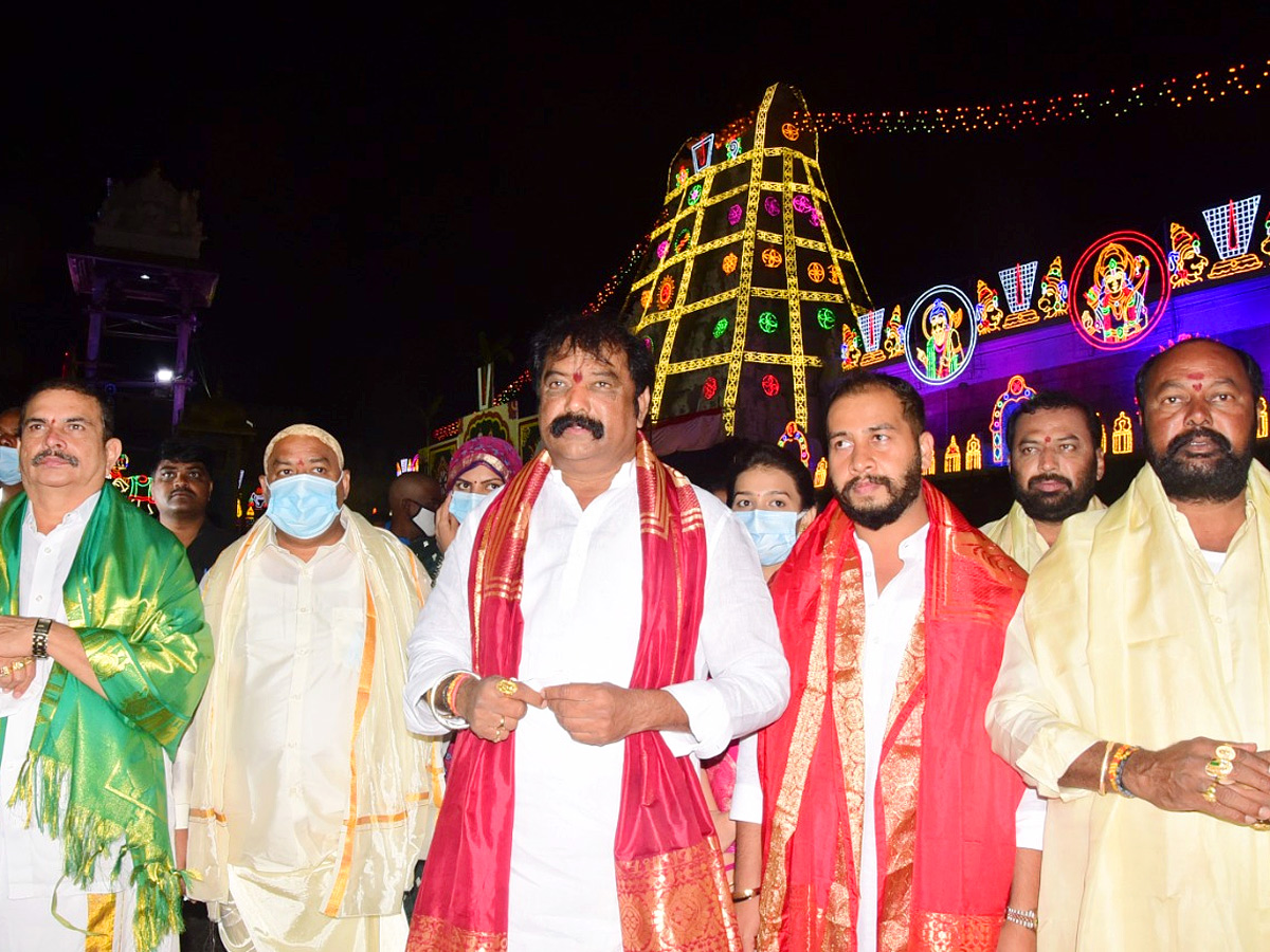 VIPs Visits Tirumala Temple On the Vaikunta Ekadashi 2022 - Sakshi37