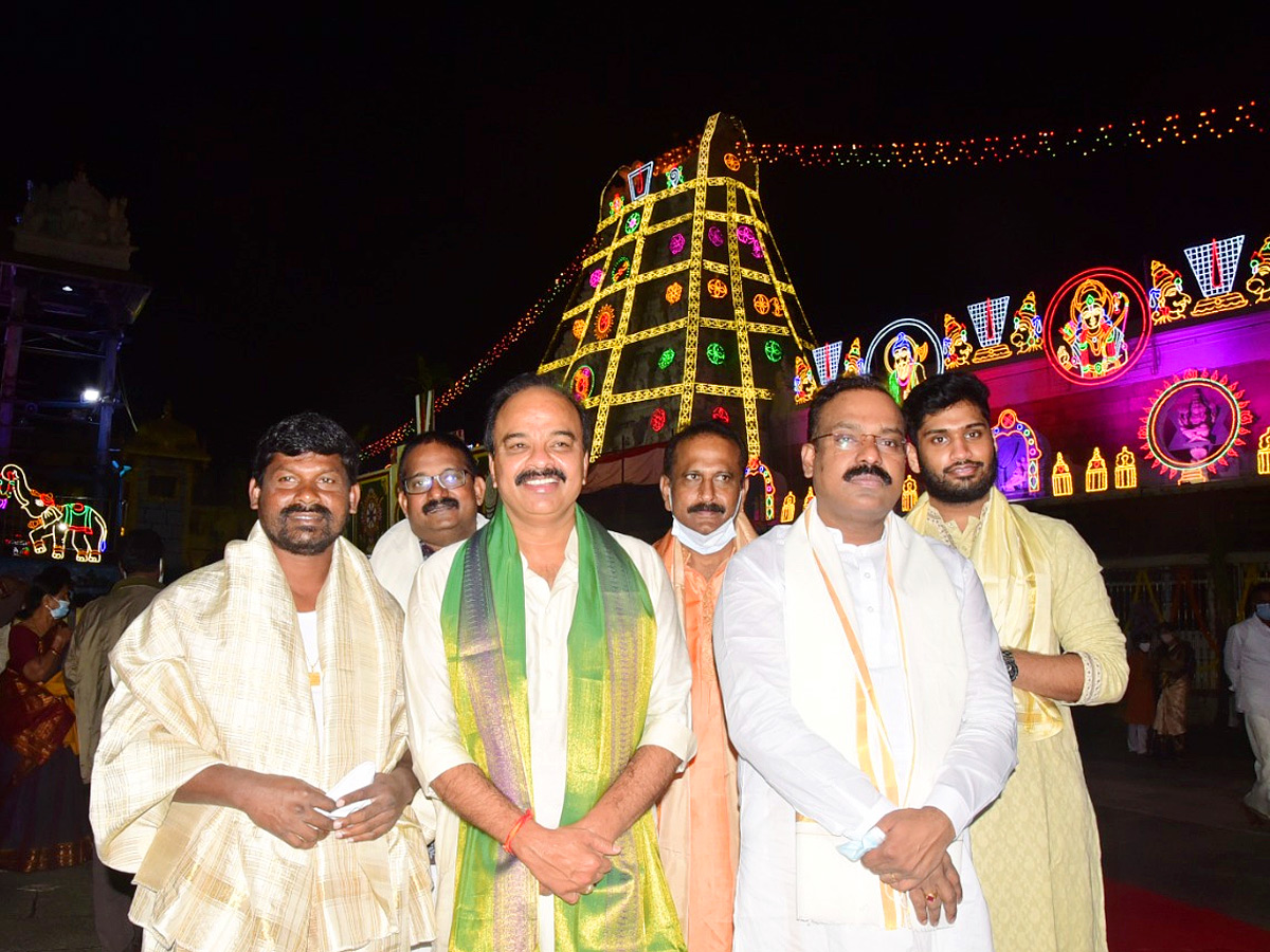 VIPs Visits Tirumala Temple On the Vaikunta Ekadashi 2022 - Sakshi38