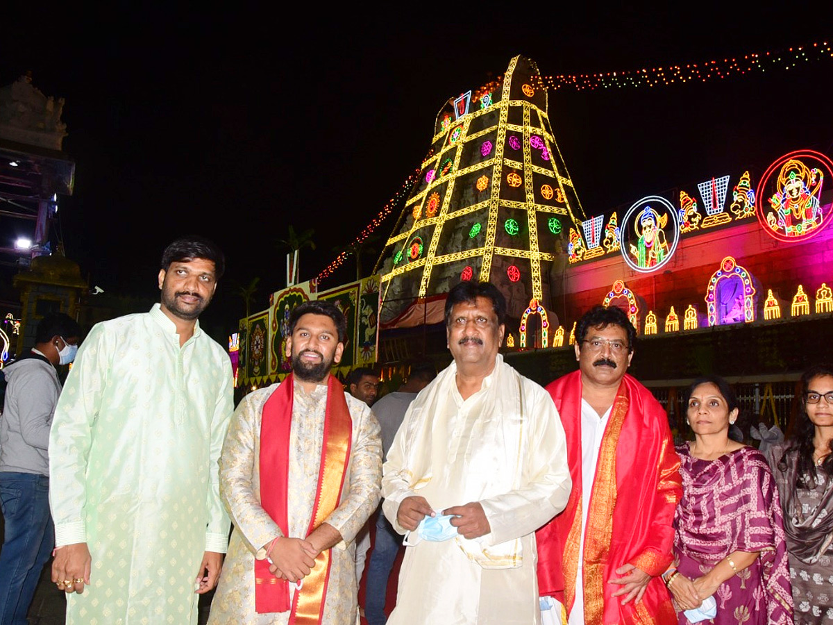 VIPs Visits Tirumala Temple On the Vaikunta Ekadashi 2022 - Sakshi40