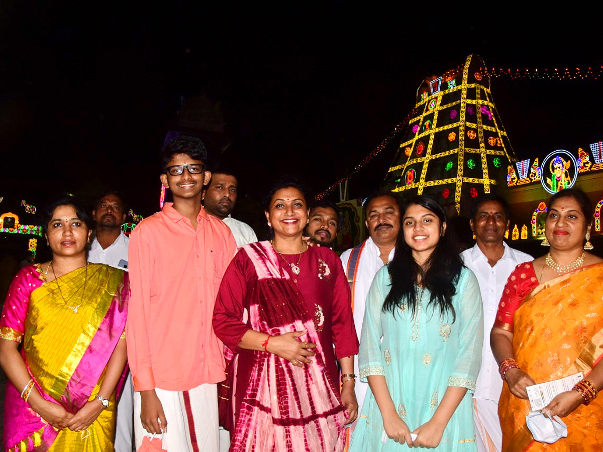 VIPs Visits Tirumala Temple On the Vaikunta Ekadashi 2022 - Sakshi4