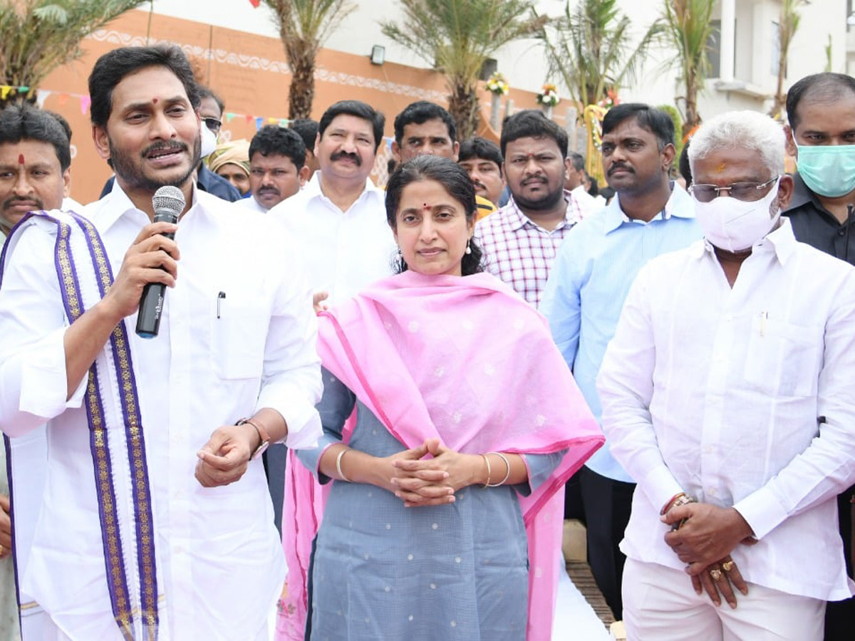 YS Jagan participates in Sankranti celebrations at Tadepalli - Sakshi22