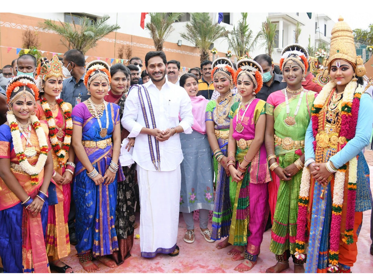 YS Jagan participates in Sankranti celebrations at Tadepalli - Sakshi23