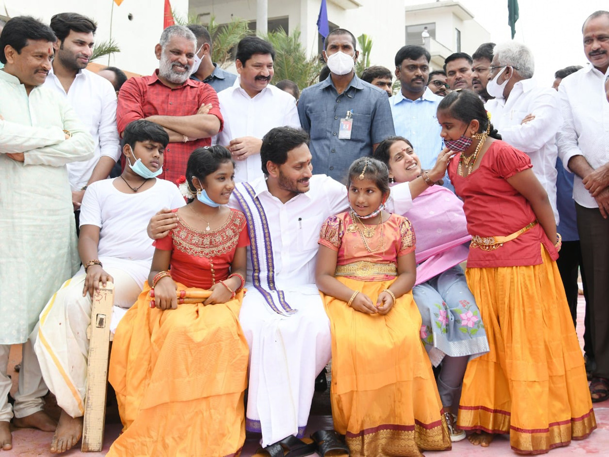 YS Jagan participates in Sankranti celebrations at Tadepalli - Sakshi24