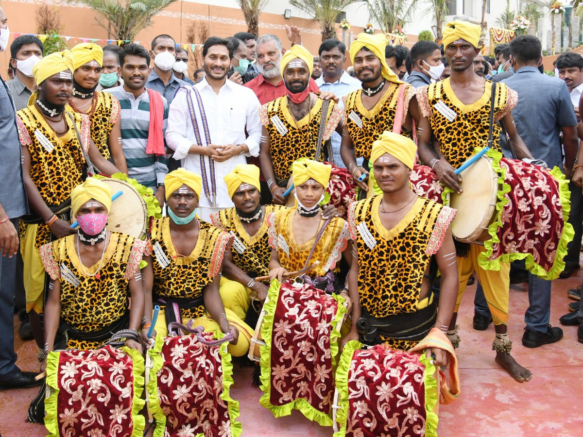 YS Jagan participates in Sankranti celebrations at Tadepalli - Sakshi21