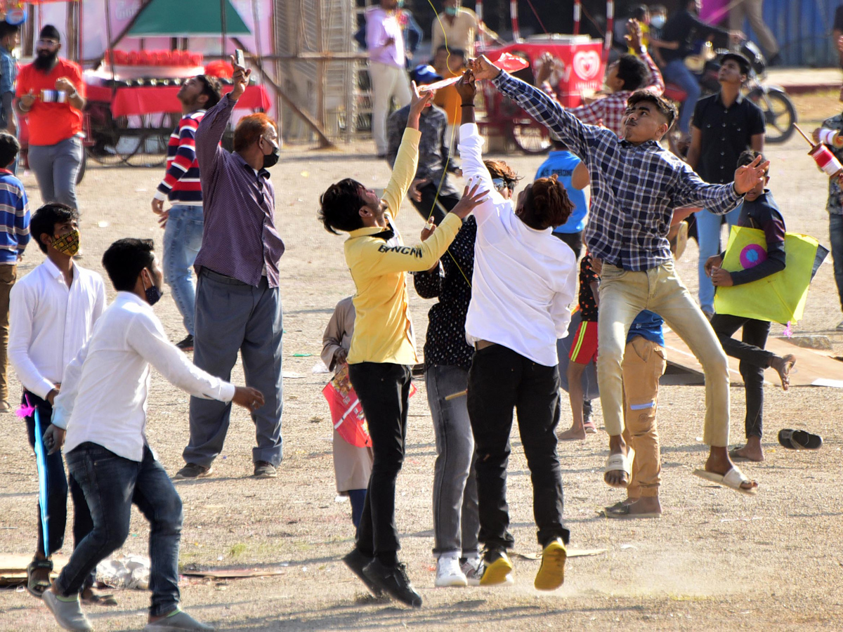 Kite Festival At Necklace Road Ground Hyderabad Photo Gallery - Sakshi1