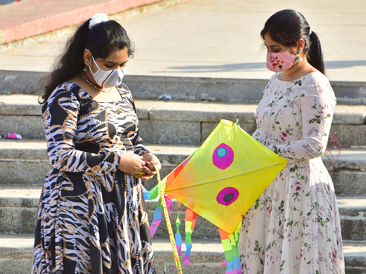 Kite Festival At Necklace Road Ground Hyderabad Photo Gallery - Sakshi12