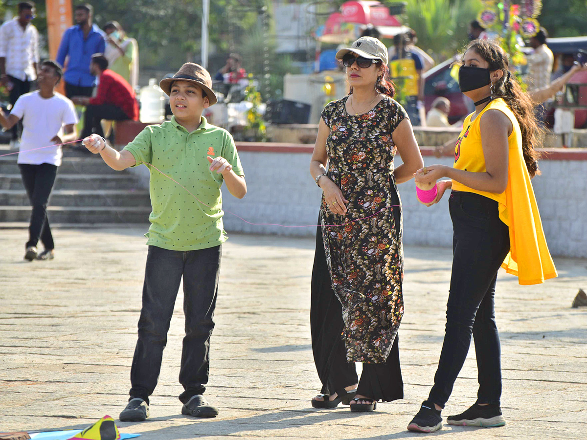 Kite Festival At Necklace Road Ground Hyderabad Photo Gallery - Sakshi15