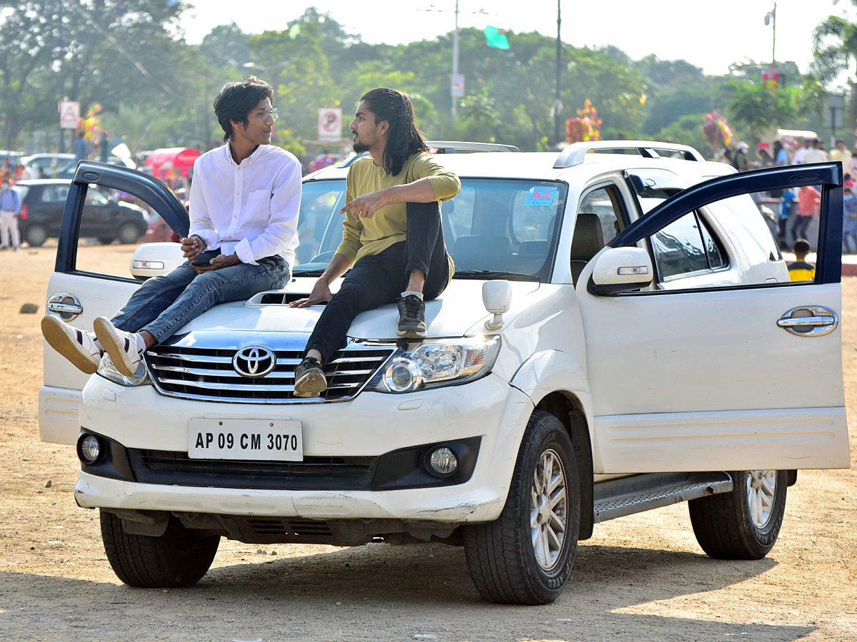 Kite Festival At Necklace Road Ground Hyderabad Photo Gallery - Sakshi3